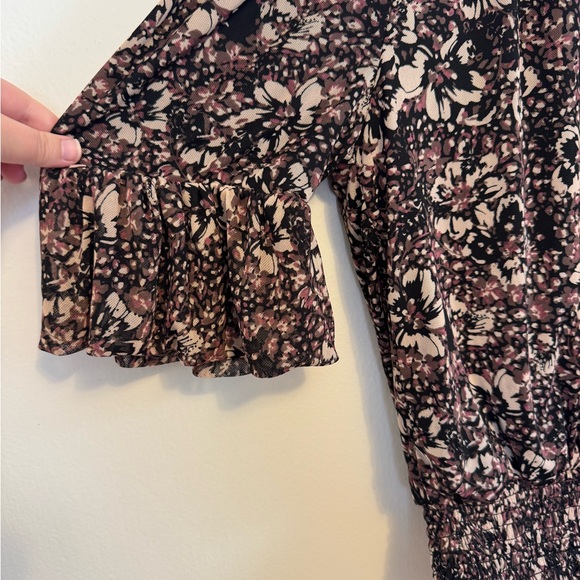 Evereve Arya Floral off the shoulder top. - Picture 5 of 7